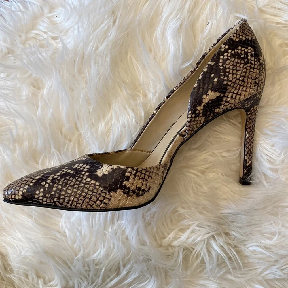 Gianni Bini snake print high heal pumps, size 8. Heal is 3,5 inch high. - Picture 8 of 8